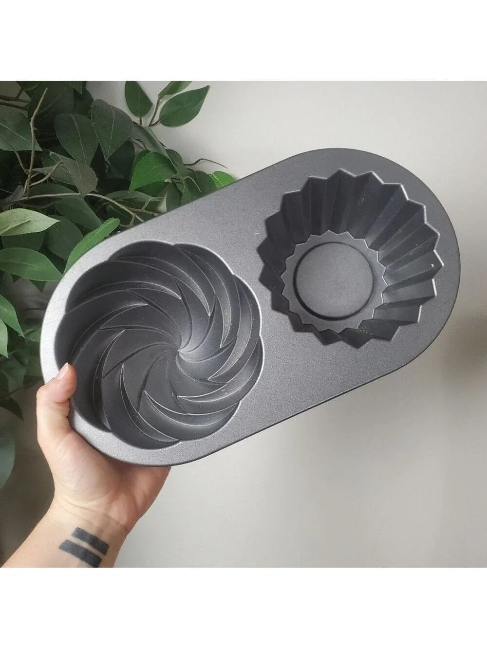 Nordic Ware 3D Cupcake Cake Pan Large Oversized 6 Cups